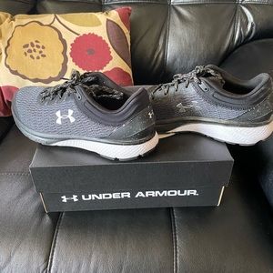 Women’s black Under armour sneakers